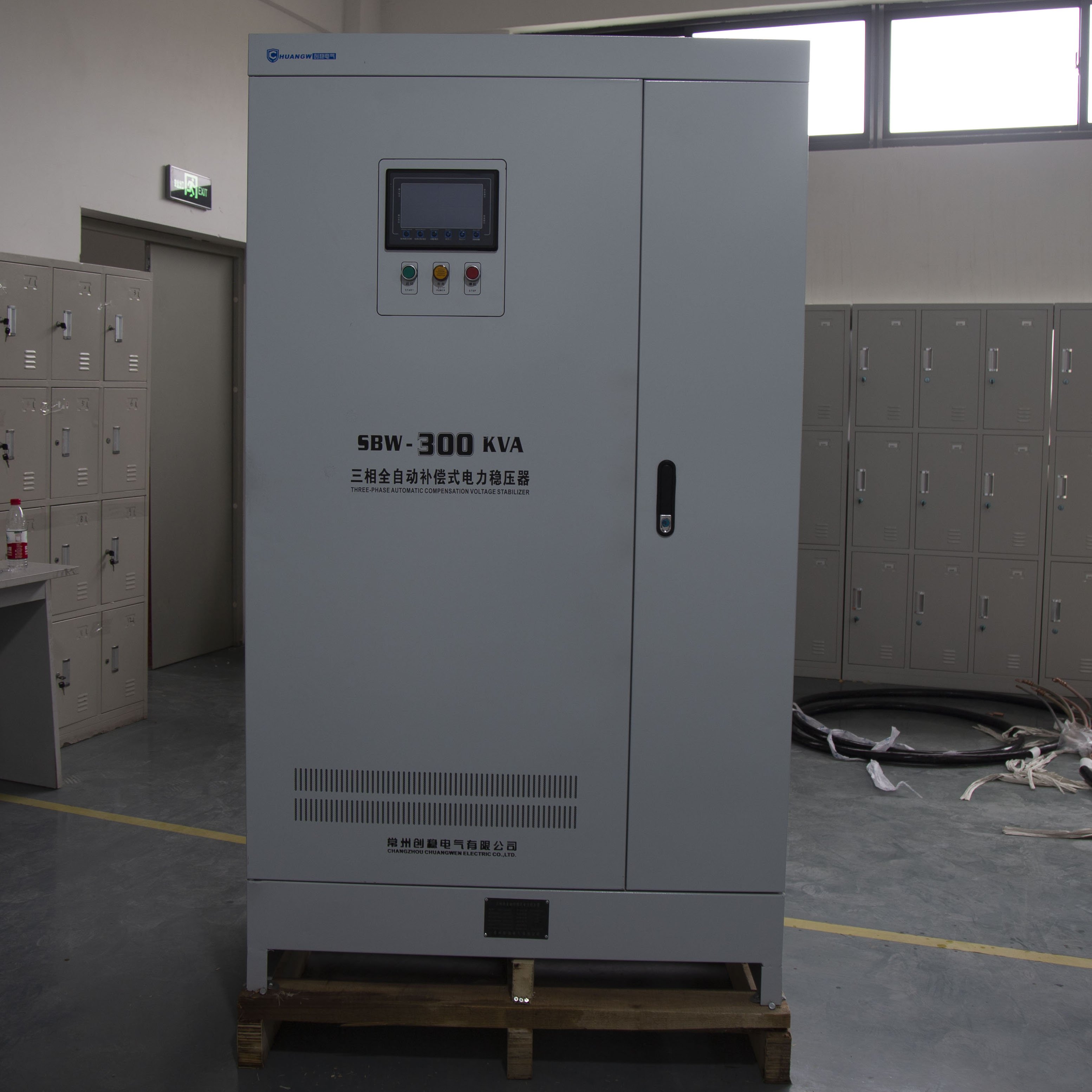 三相補(bǔ)償型柱式交流自動(dòng)穩(wěn)壓器
