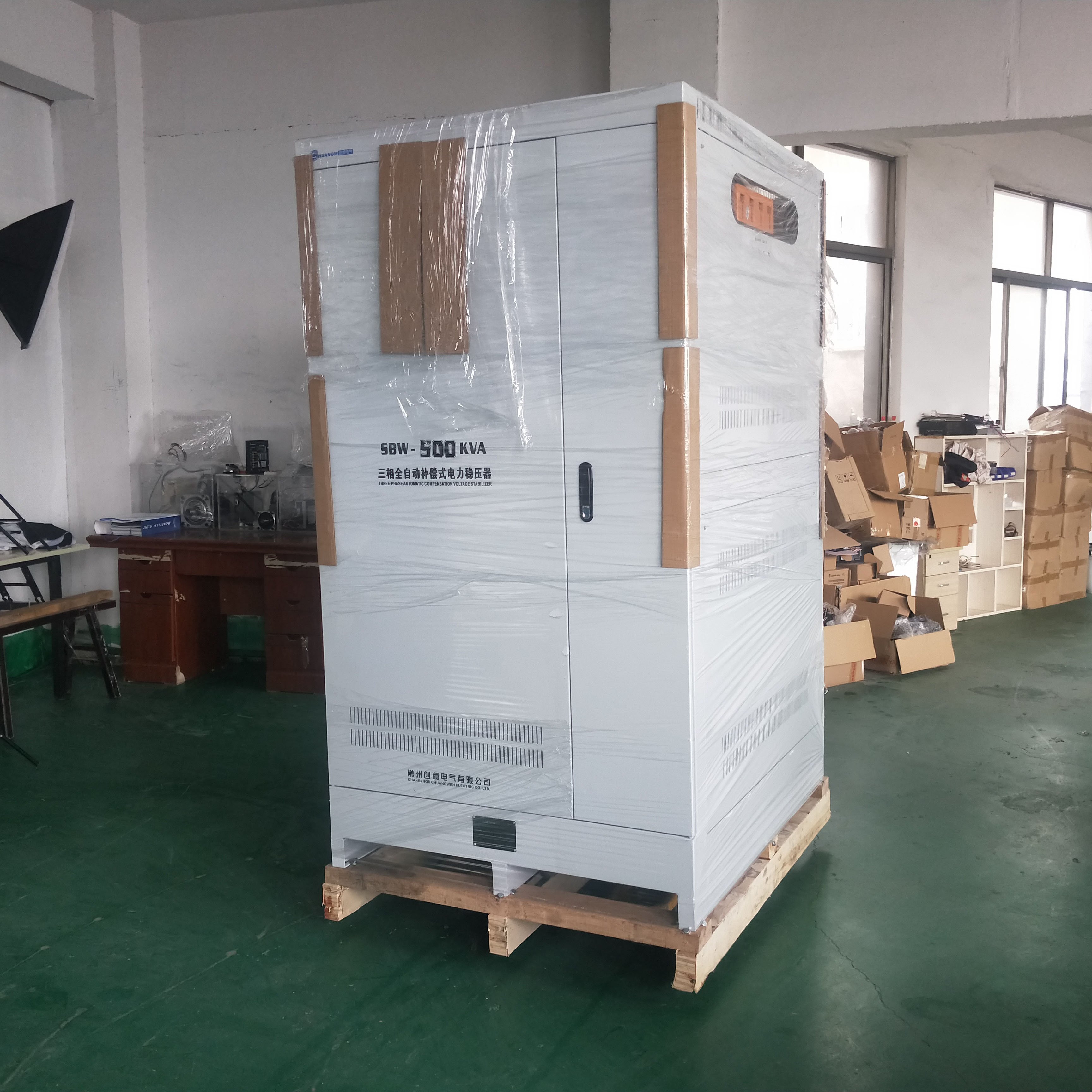 三相高精度全自動交流穩(wěn)壓器