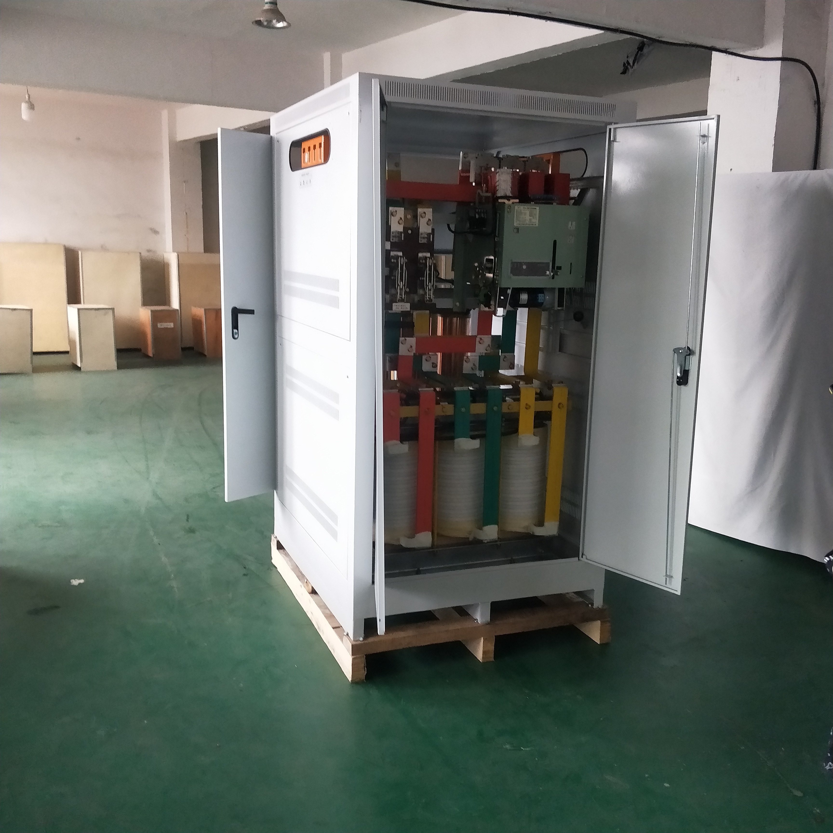 三相工業(yè)穩(wěn)壓器價格